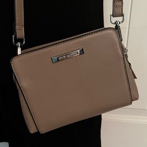 Like new Steve Madden tan crossbody bag.